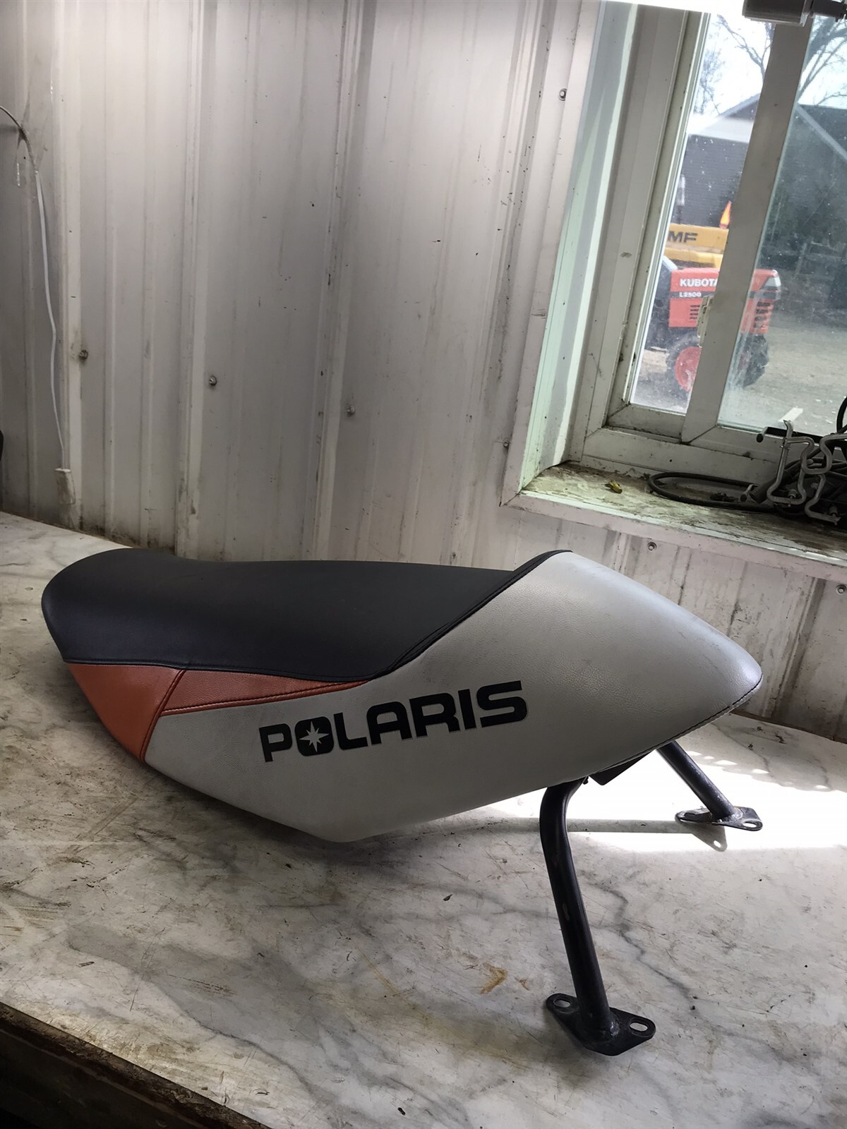 13 Polaris 800 Assault 144 Snowmobile seat and mount support bar