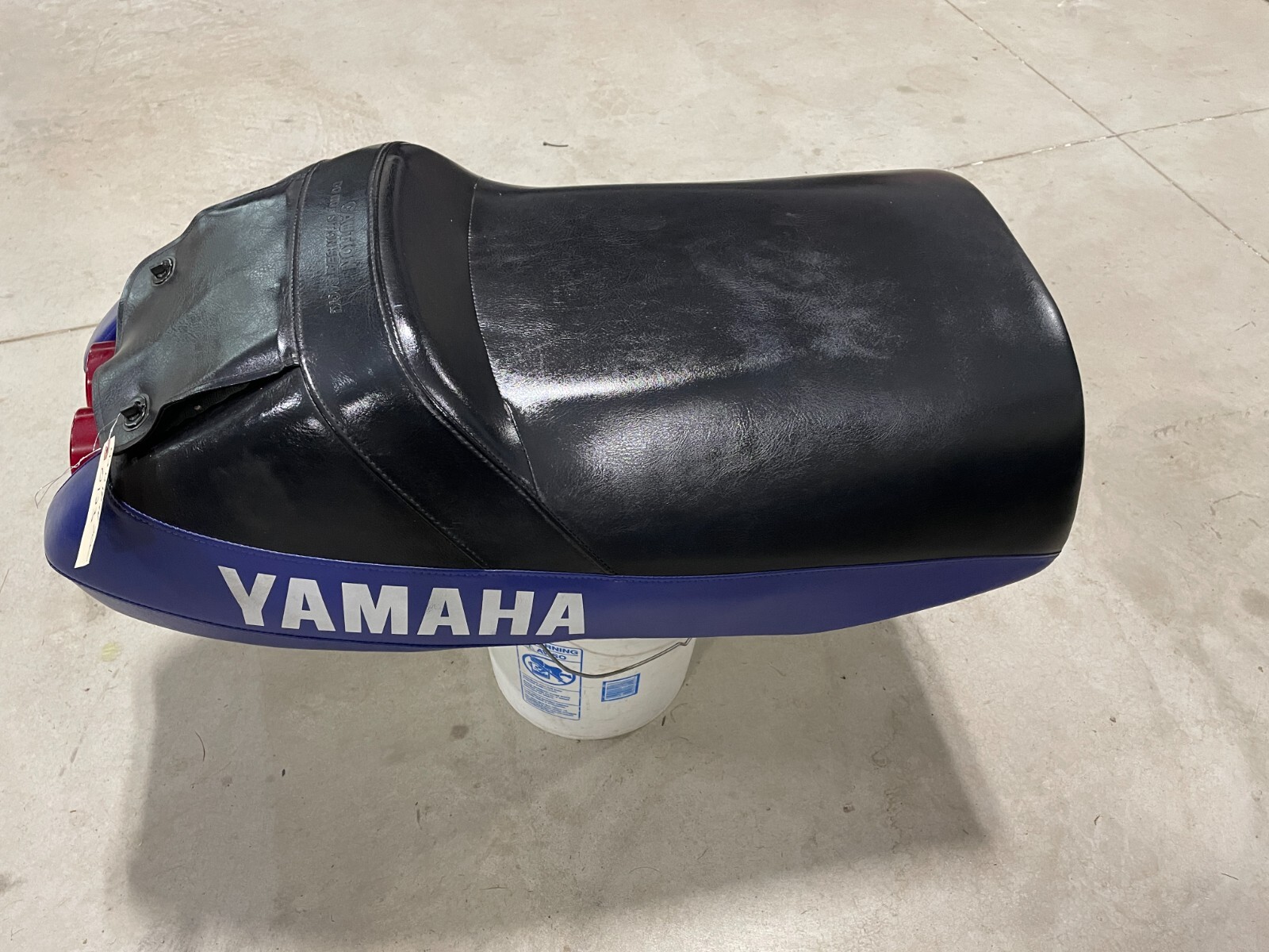 02 Yamaha Snowmobile Viper Blue Seat Base Trunk Venture Venom 700 600