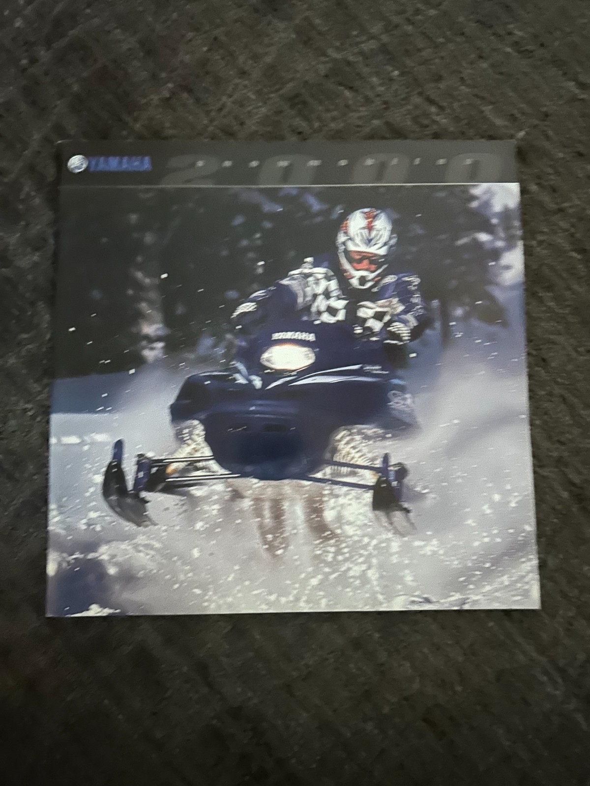 2000 YAMAHA SNOWMOBILE FULL LINE SALES BROCHURE 36 PAGES OVERSIZE SRX