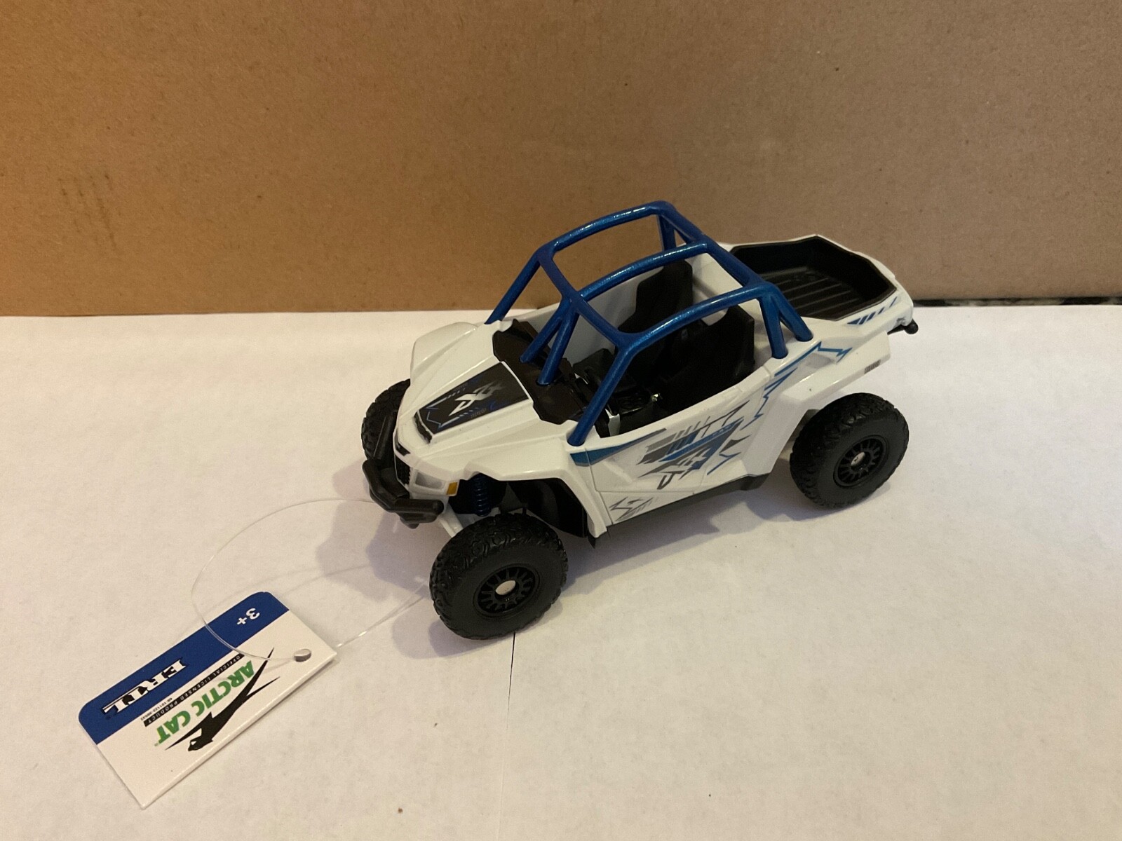 Ertl   Collect N Play ERTL  1:32 diecast  Artic Cat side by Side