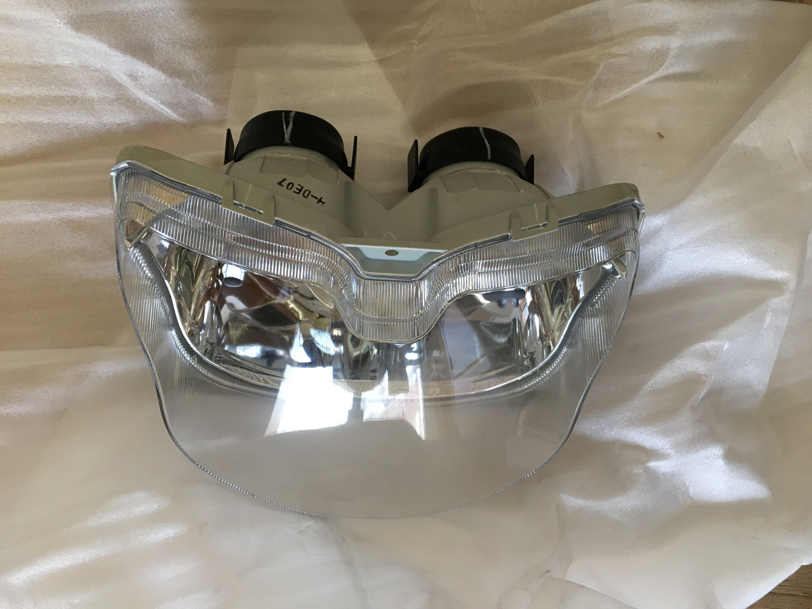 GENUINE NEW OEM YAMAHA HEADLIGHT ASSY.  PN 8DN-84310-01-00  SRX700,  MTN MAX 600