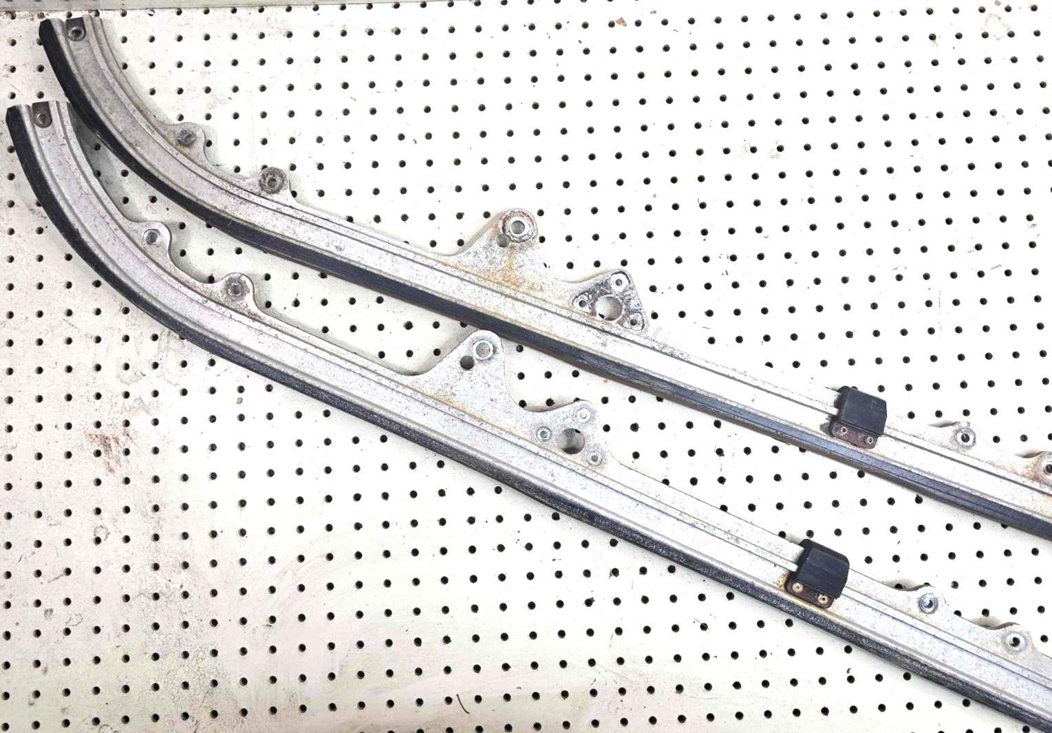 1983-1992 Yamaha Srv Oem Left Right Skid Rail 88R-W4741-00-00