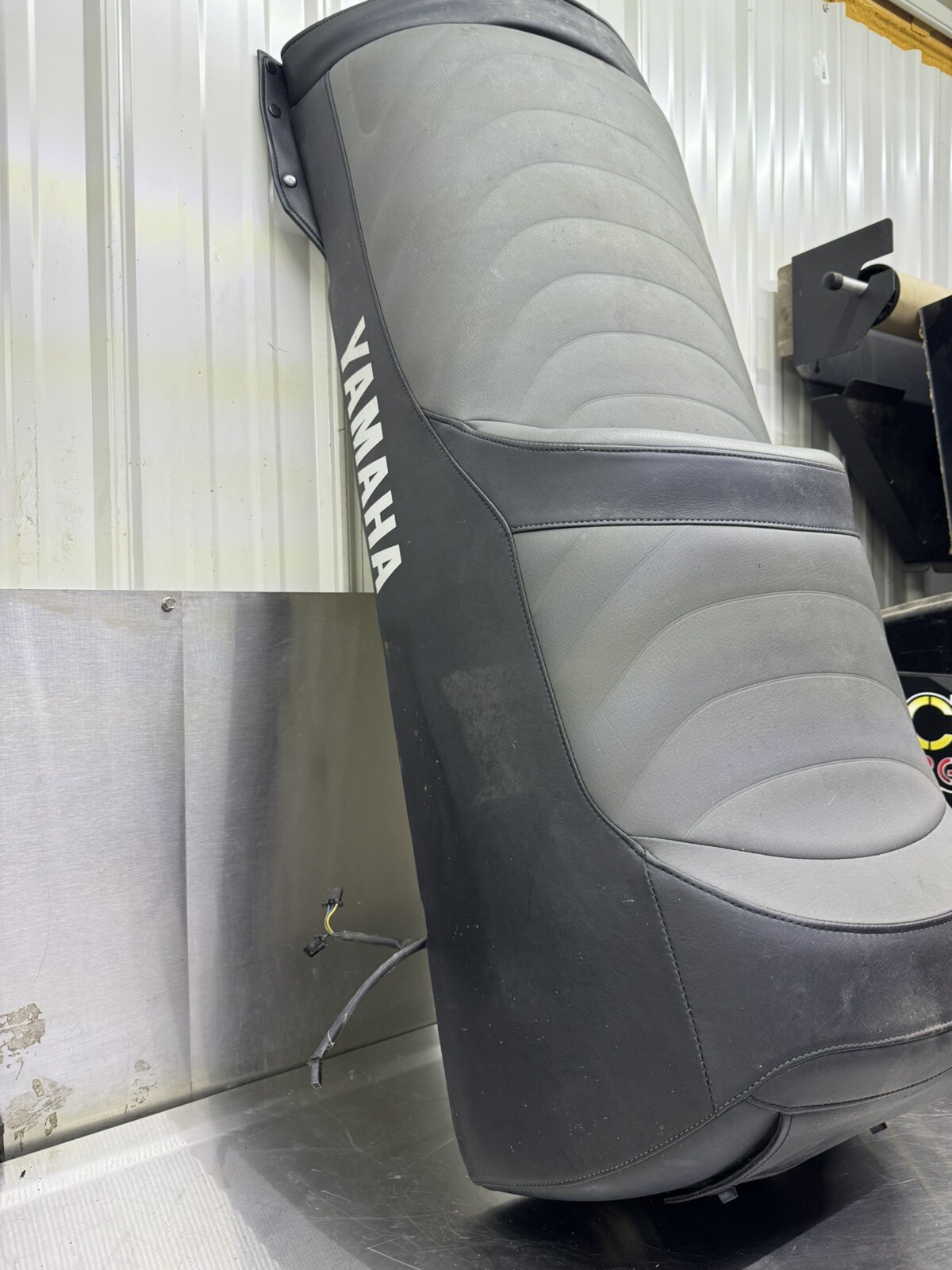 98 99 00 01 Yamaha Snowmobile Venture 500 600 700 Seat 8CY-24730-10-00