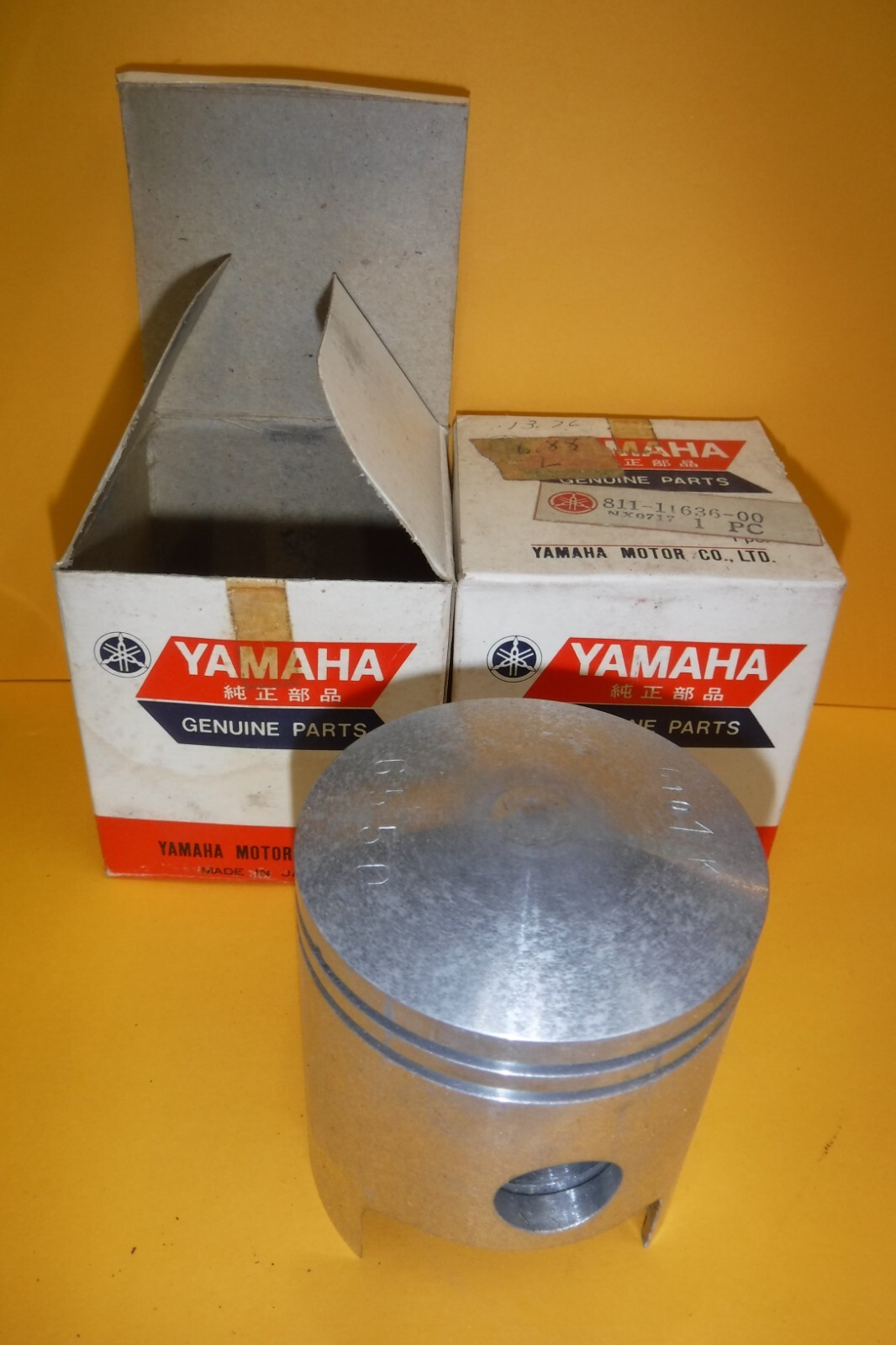 New Yamaha Snowmobile Piston SET  SW GP 396  20 Ovr .50 OEM 811-11636-00-00 PAIR