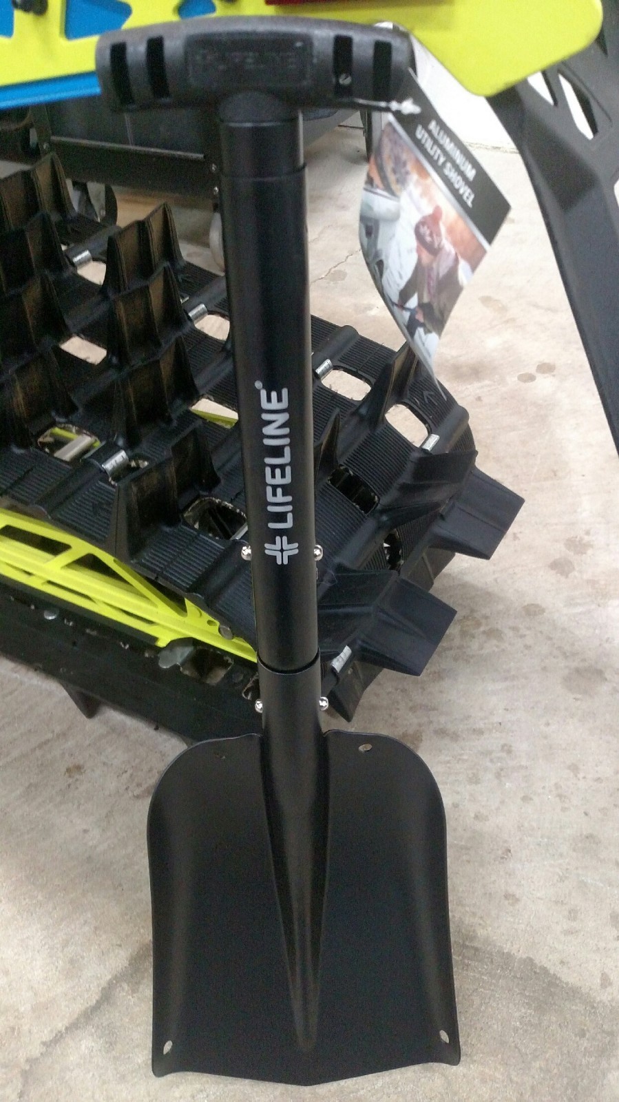 1 LifeLine Snowmobile Shovel Polaris Arctic Cat Yamaha SkiDoo Snowmobiles Black