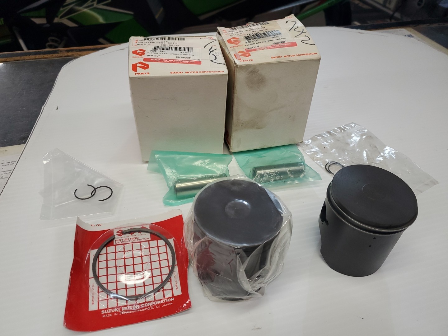 (2) NOS OEM Arctic Cat Piston Assemblies W/3005-363 Pin, 3005-742 artic ZR 440