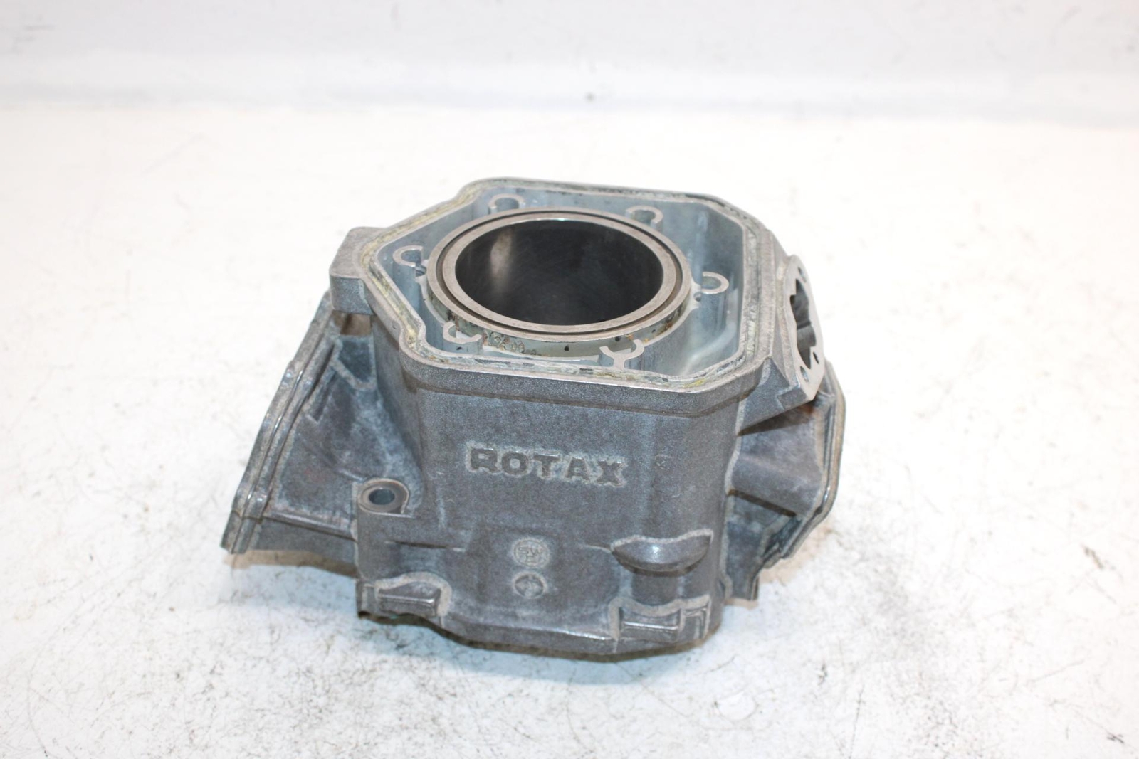 02 Ski-doo Grand Touring 500 Oem 69.5mm Bore Cylinder 420613605 SS24