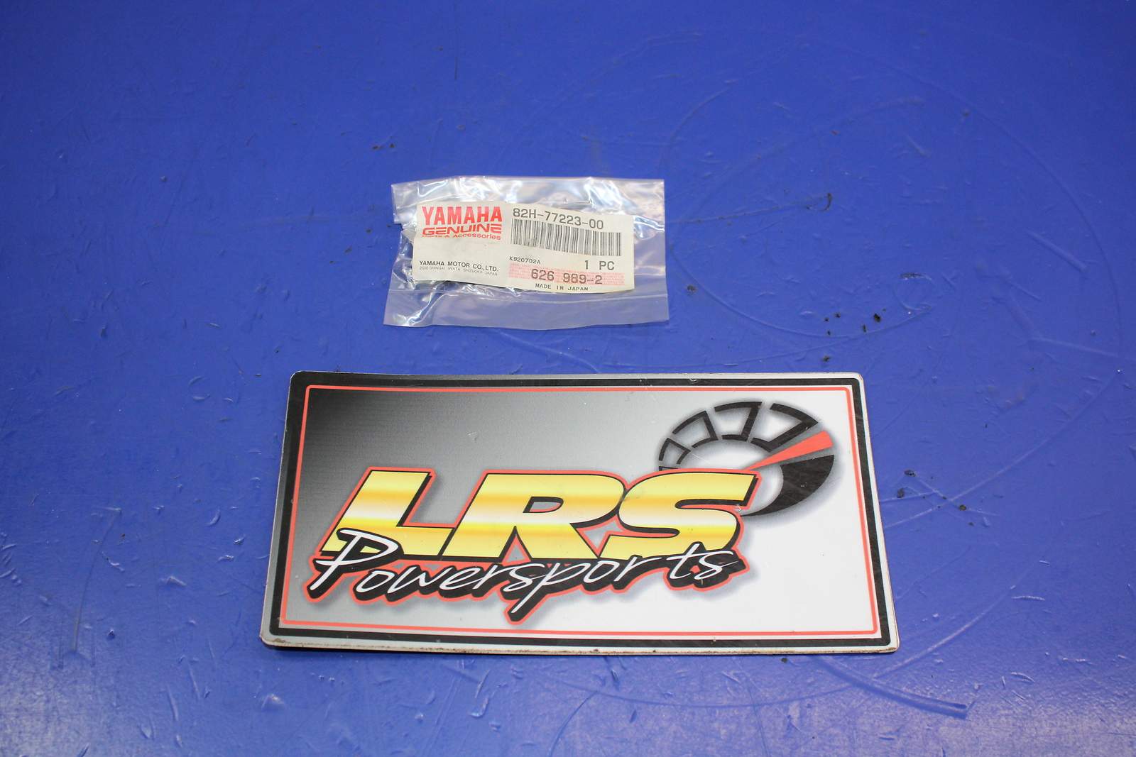 YAMAHA SNOWMOBILE WINDSHIELD FASTENER  82H-77223-00