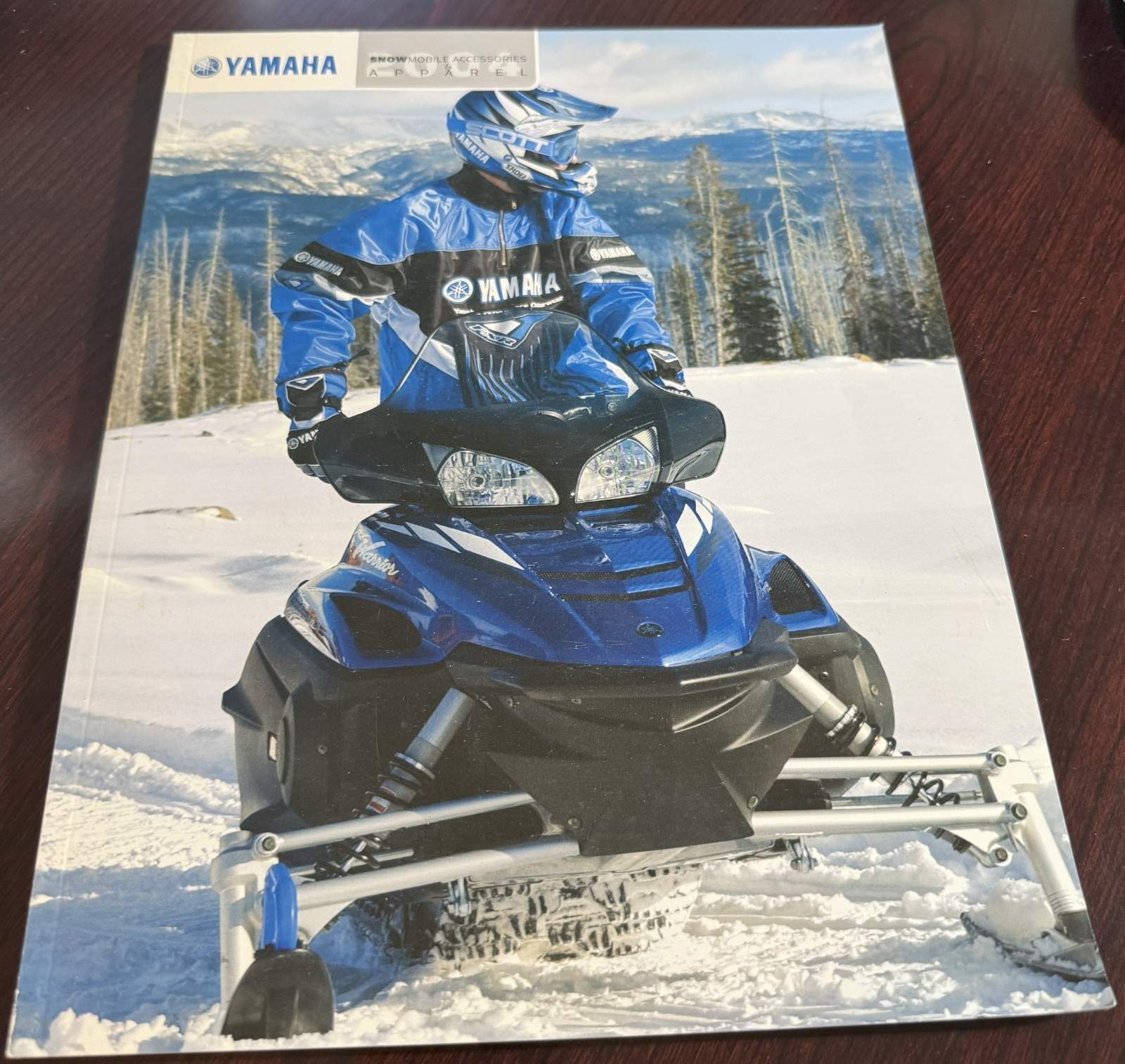 2004 YAMAHA SNOWMOBILE ACCESSORIES SALES BROCHURE CATALOG 128 PG  (M18)