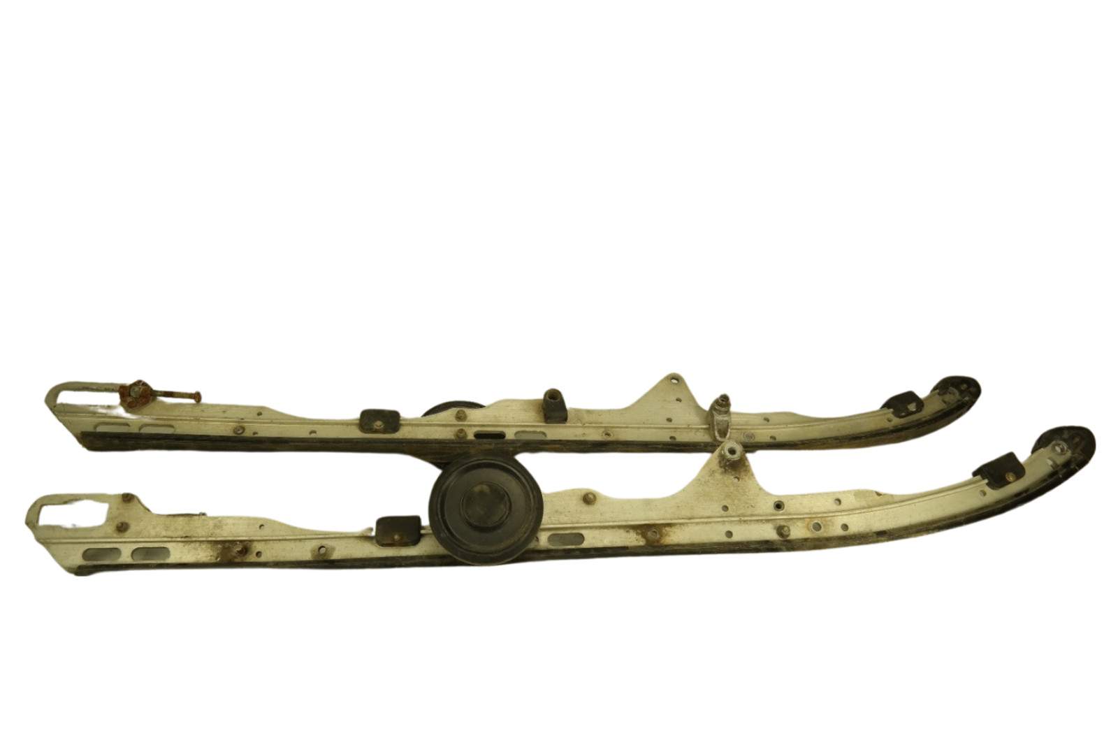 2006-09 ski-doo tundra freestyle expedition pair of runner ass’y 136″ SB58