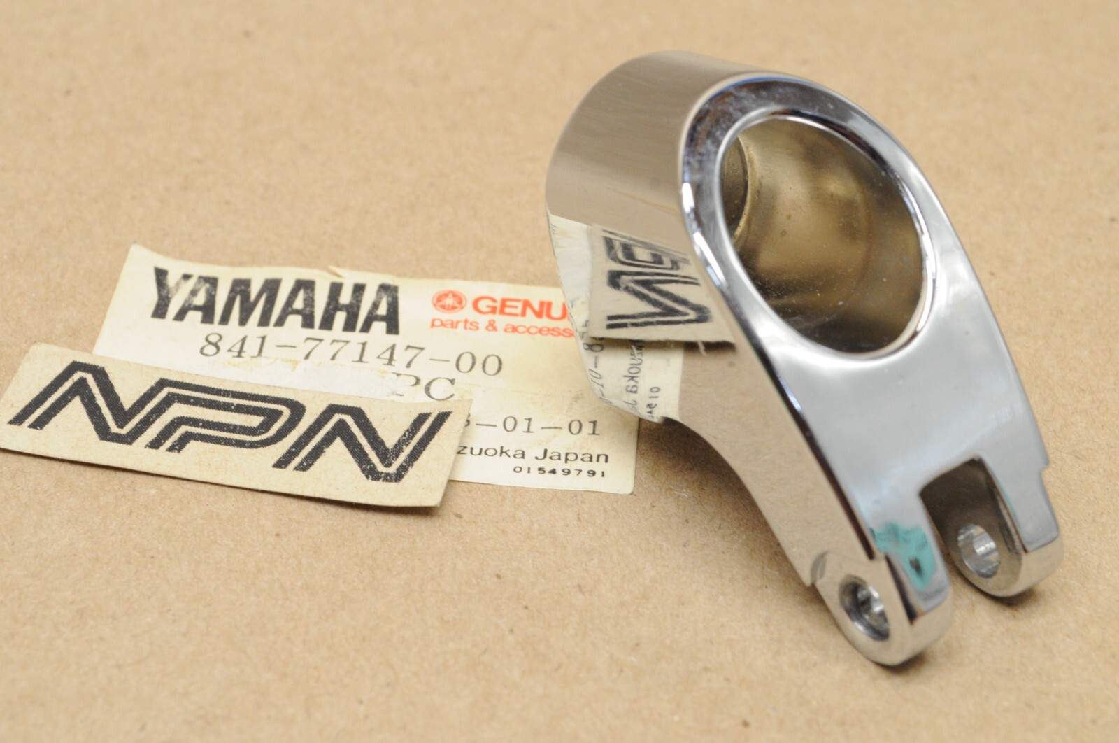 Yamaha Snowmobile EL433 GP246 GP292 GP338 GP433 PR440 Shroud Hinge #3 NOS OEM