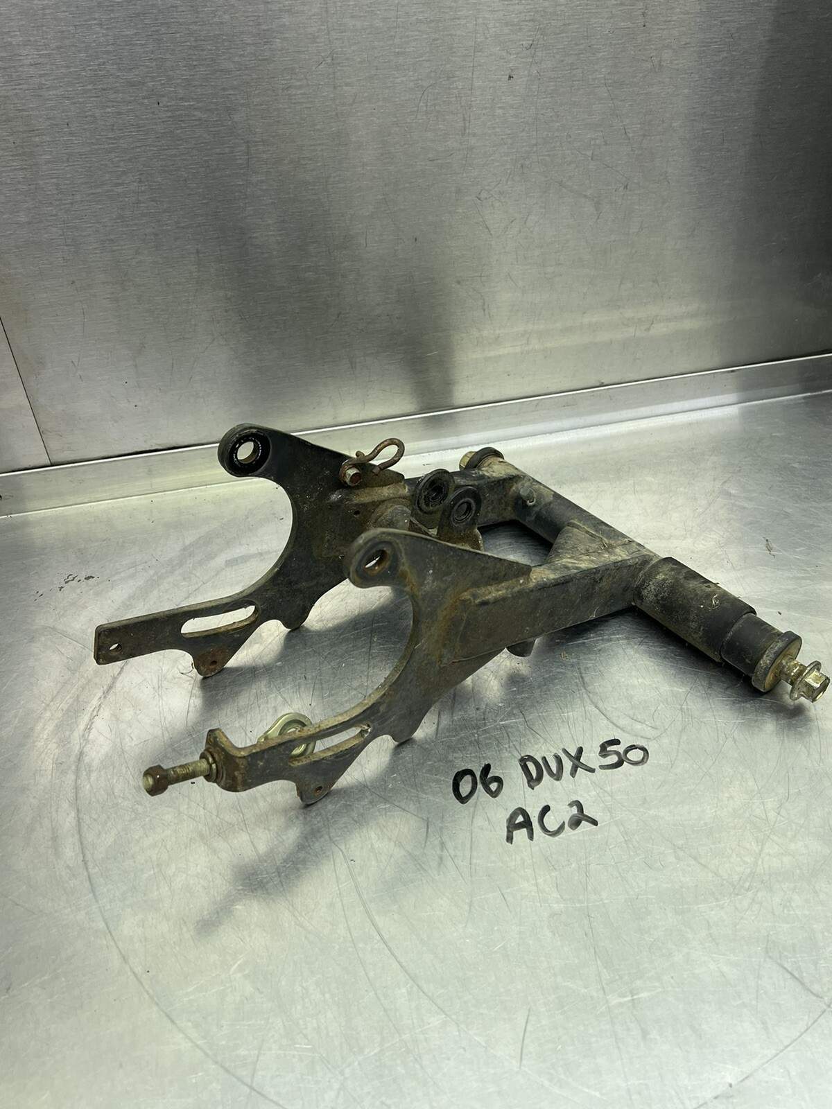 06 Artic Cat 50 DVX OEM Swingarm suspension frame rear 3303-432
