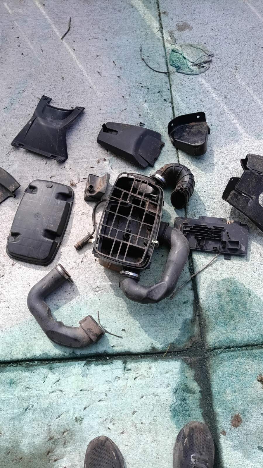 2013 Arctic Cat 700 Trv Air Filter Box With Aall The Surrounding Pieces