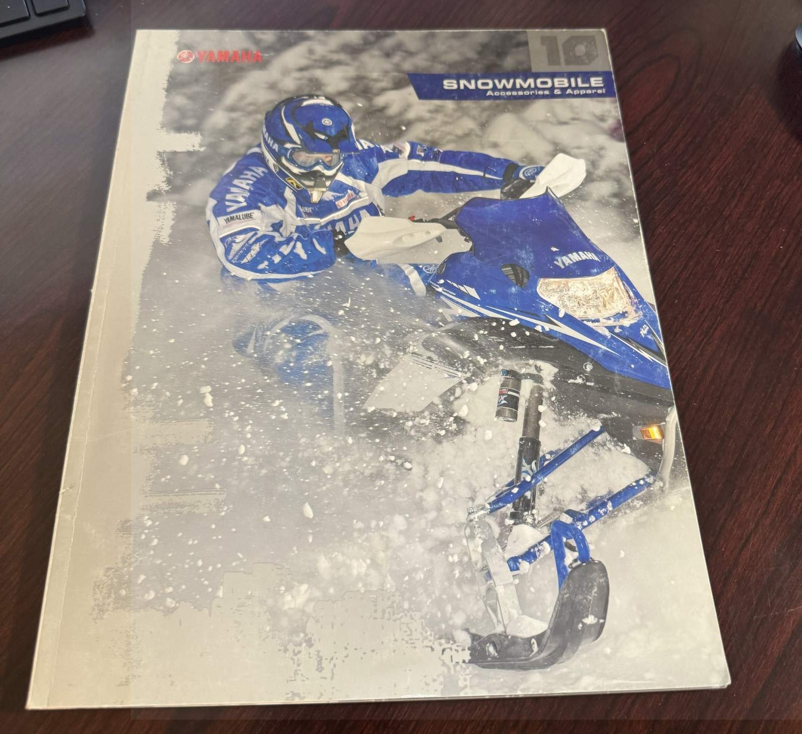 2010 YAMAHA SNOWMOBILE ACCESSORIES SALES BROCHURE CATALOG 108 PG  (M04)