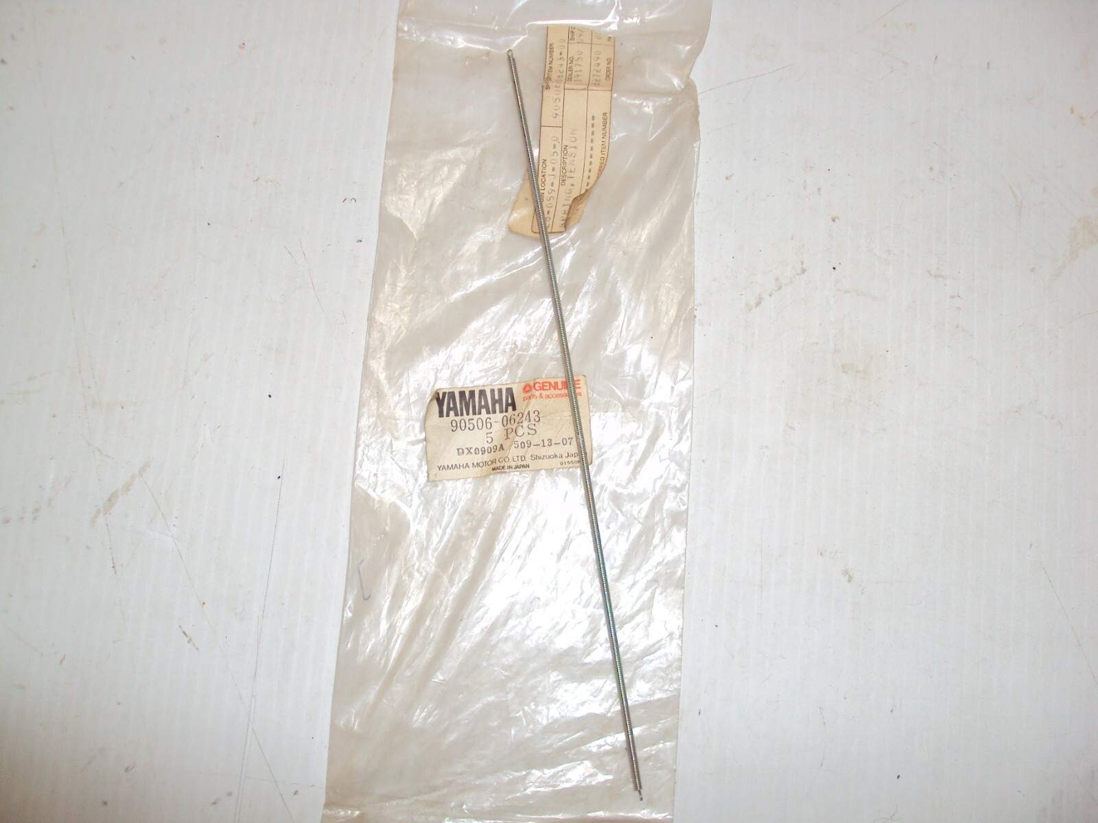 Brand NEW, OEM Yamaha snowmobile airbox spring, 1981 SRX 440, 90506-06243