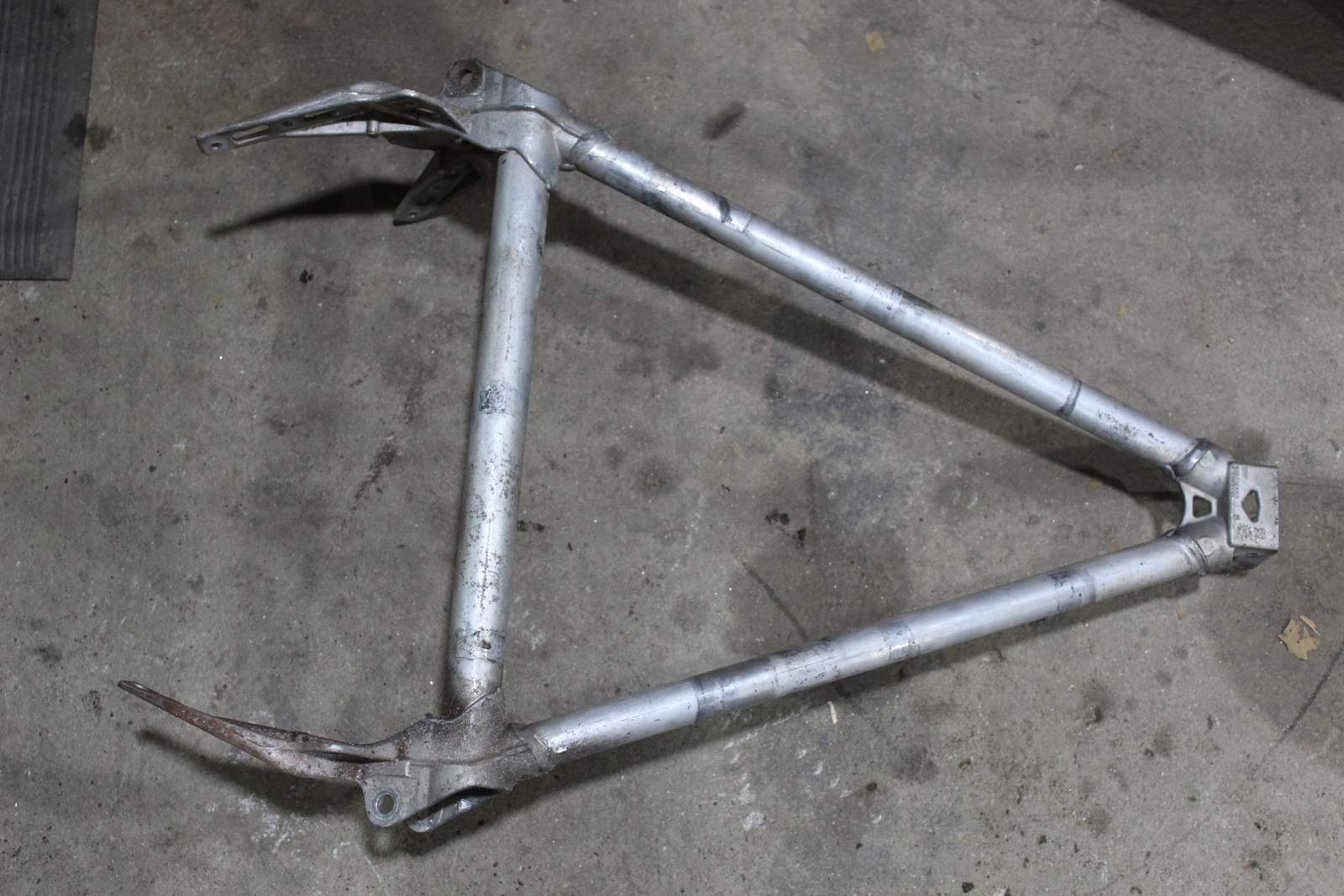 2011 Ski-doo Summit 800r E-tec Steering Stem Shaft Column Support Frame Brace