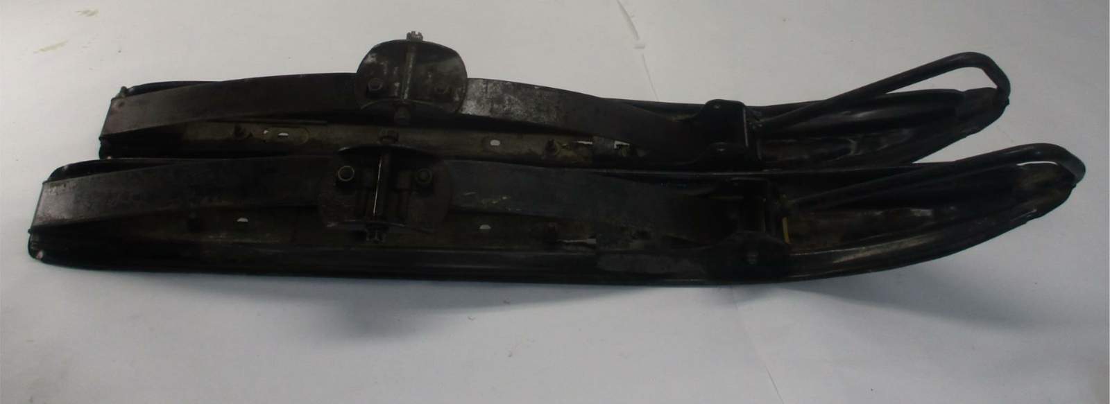 86 YAMAHA EXCEL III EC340 EC 340 SKIS SLIDE FRAME