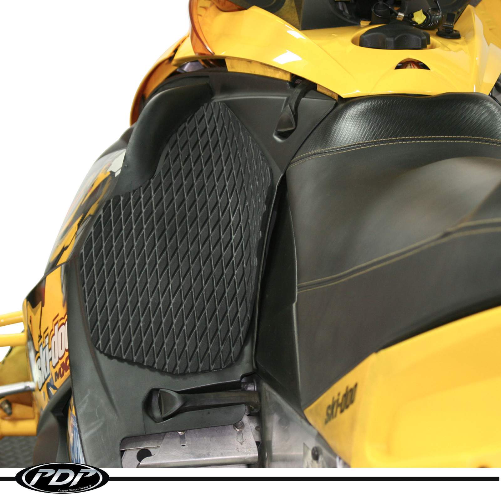 Ski-Doo REV (03-07) XRS 600/800 PDP Diamond Grip SNOWMOBILE Knee Pads 3M – RED