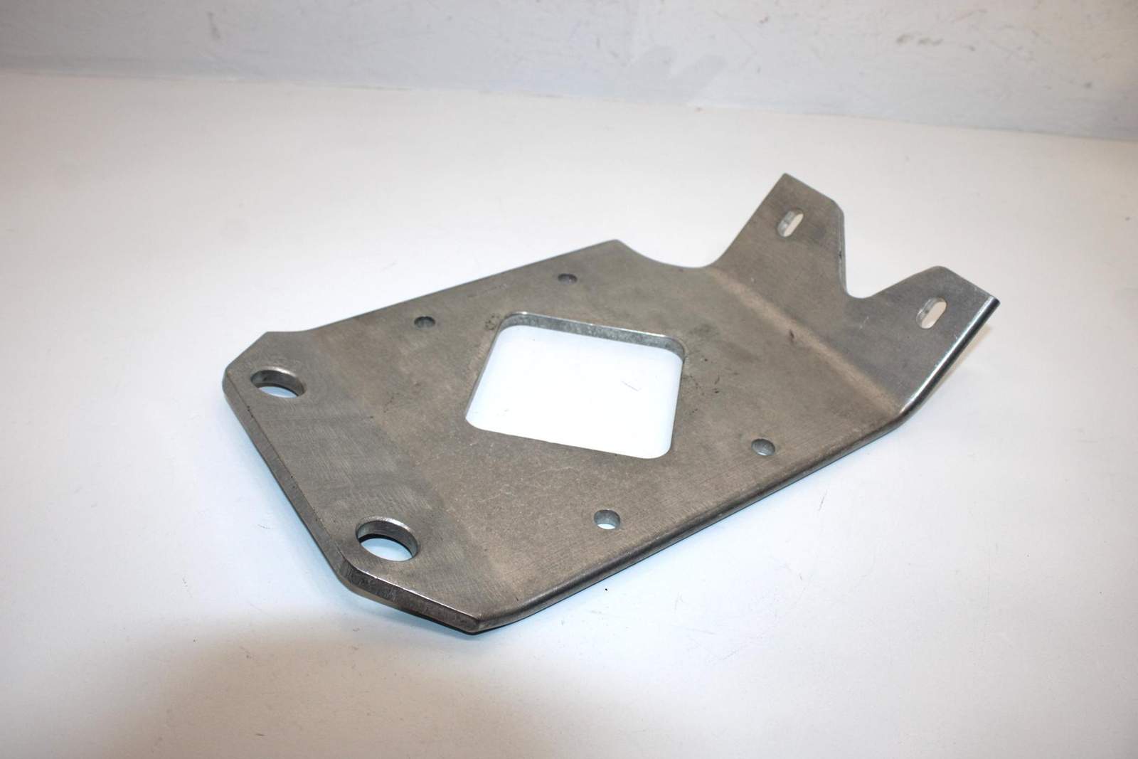 00 Polaris Indy 500 Oem Motor Mount Plate 5131772 SPS1