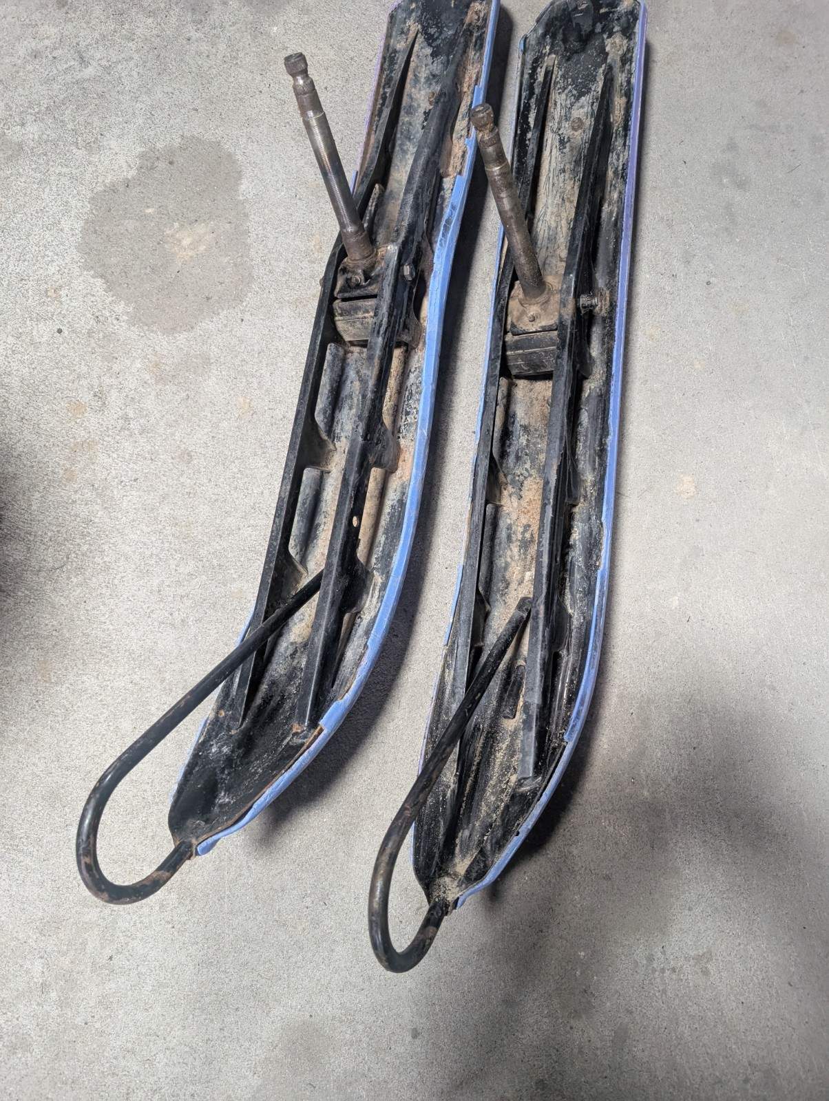 95 Polaris Snowmobile 580 600 Xcr Xlt  Ski Assembly  1820332-067 Skis metal 500