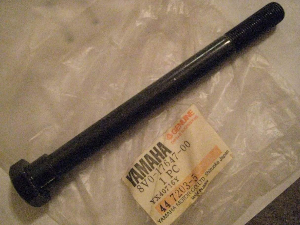 YAMAHA SNOWMOBILE SRX/SR/RX/PZ/MM/ET/CS3/BR PRIMARY SHR. BOLT NOS 8V0-17647-00