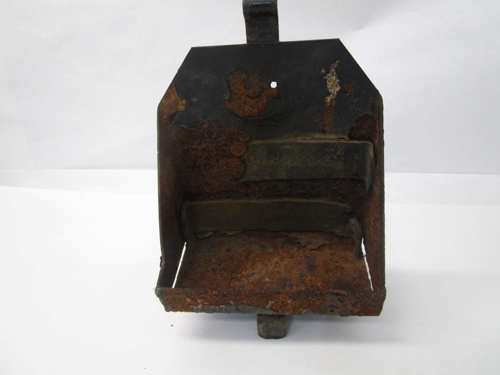 91 POLARIS INDY SKS RXL650 BATTERY BOX