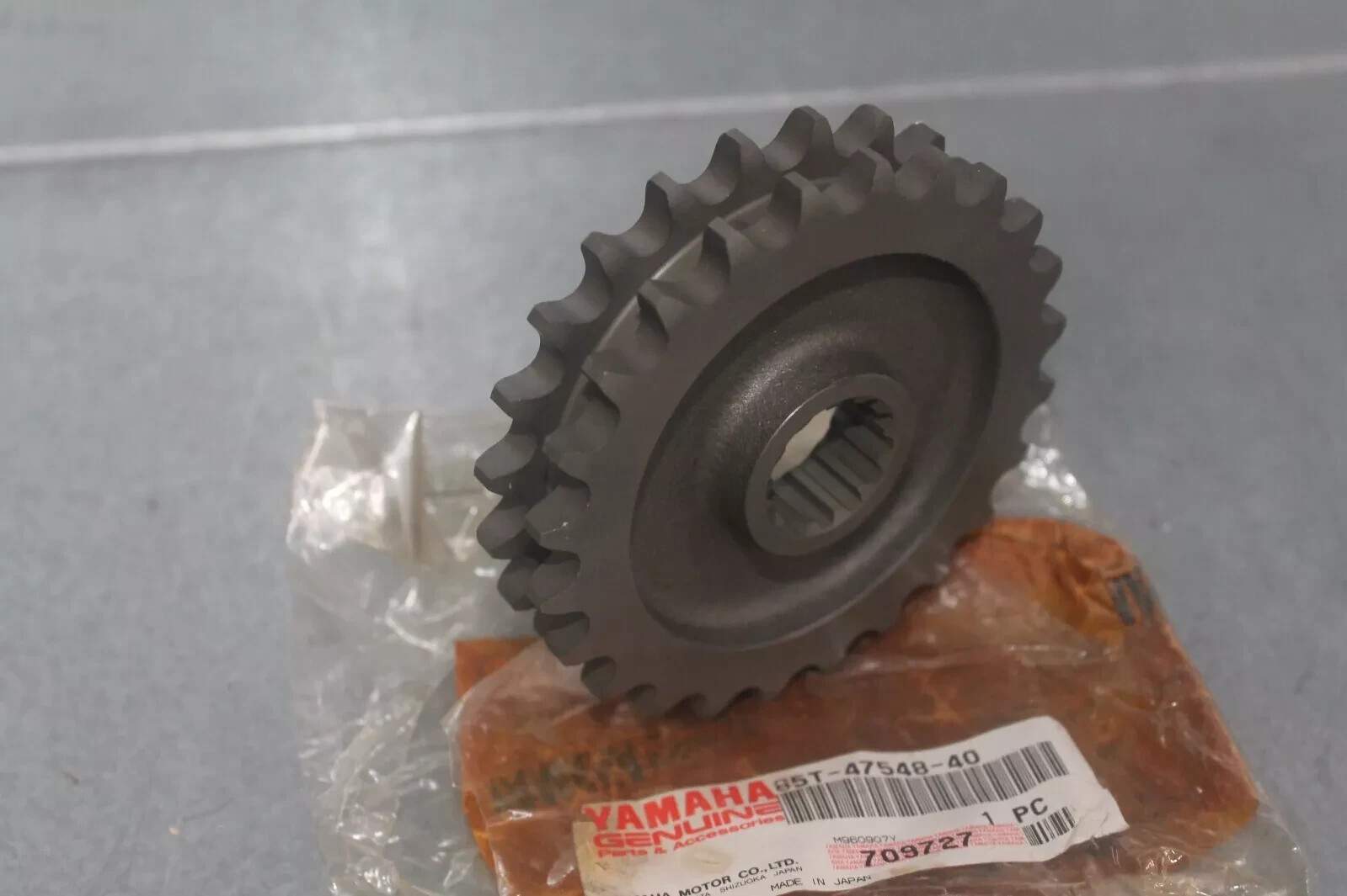 New Yamaha Snowmobile 1989-2000 Ovation 24 Tooth Gear Sprocket NEW 85T-47548-40