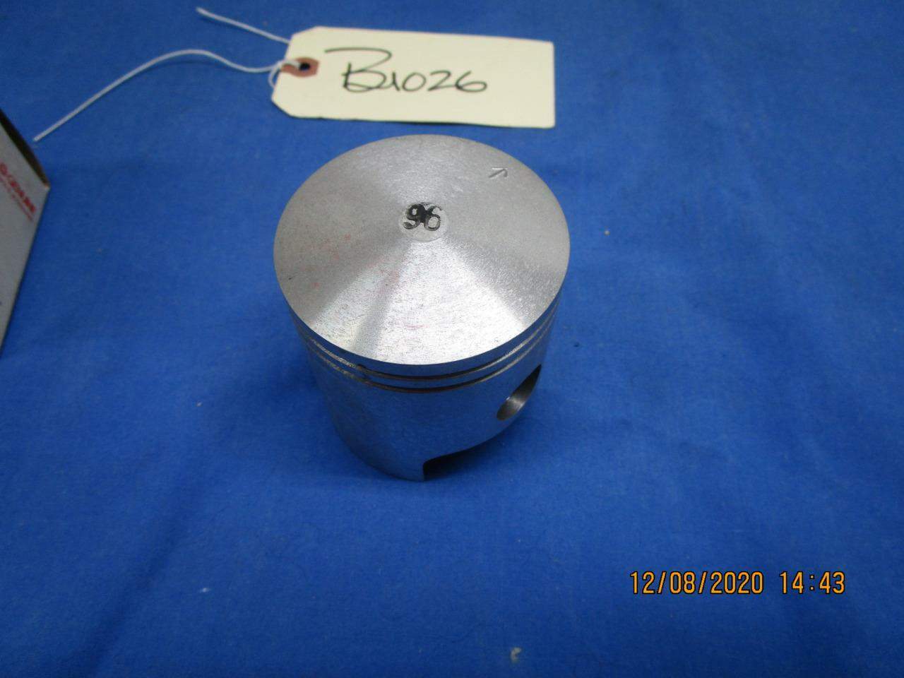 NOS YAMAHA SNOWMOBILE STANDARD PISTON    819-11631-01-96    B1026