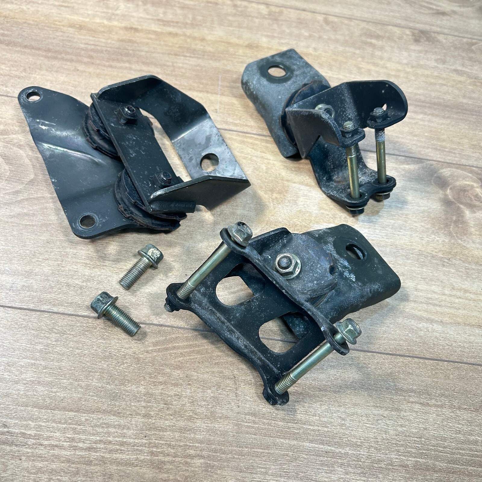 Yamaha 340 Excel Enticer ET340 Snowmobile / Nice OEM ENGINE MOTOR MOUNTS