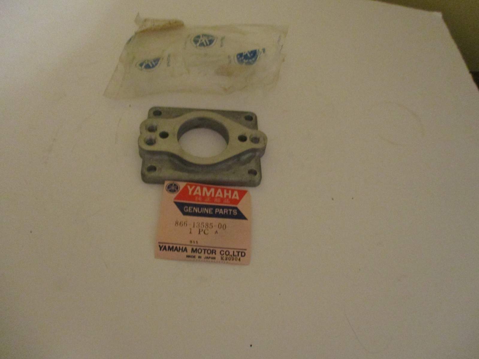 NOS  1970’s YAMAHA SNOWMOBILE CARBURETOR MANIFOLD JOINT GP433