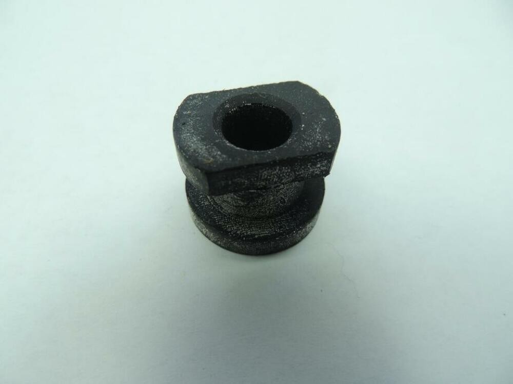 NOS Yamaha Snowmobile Grommet BR250 ET340 PZ480 VT480 SRV540 8K4-84718-00