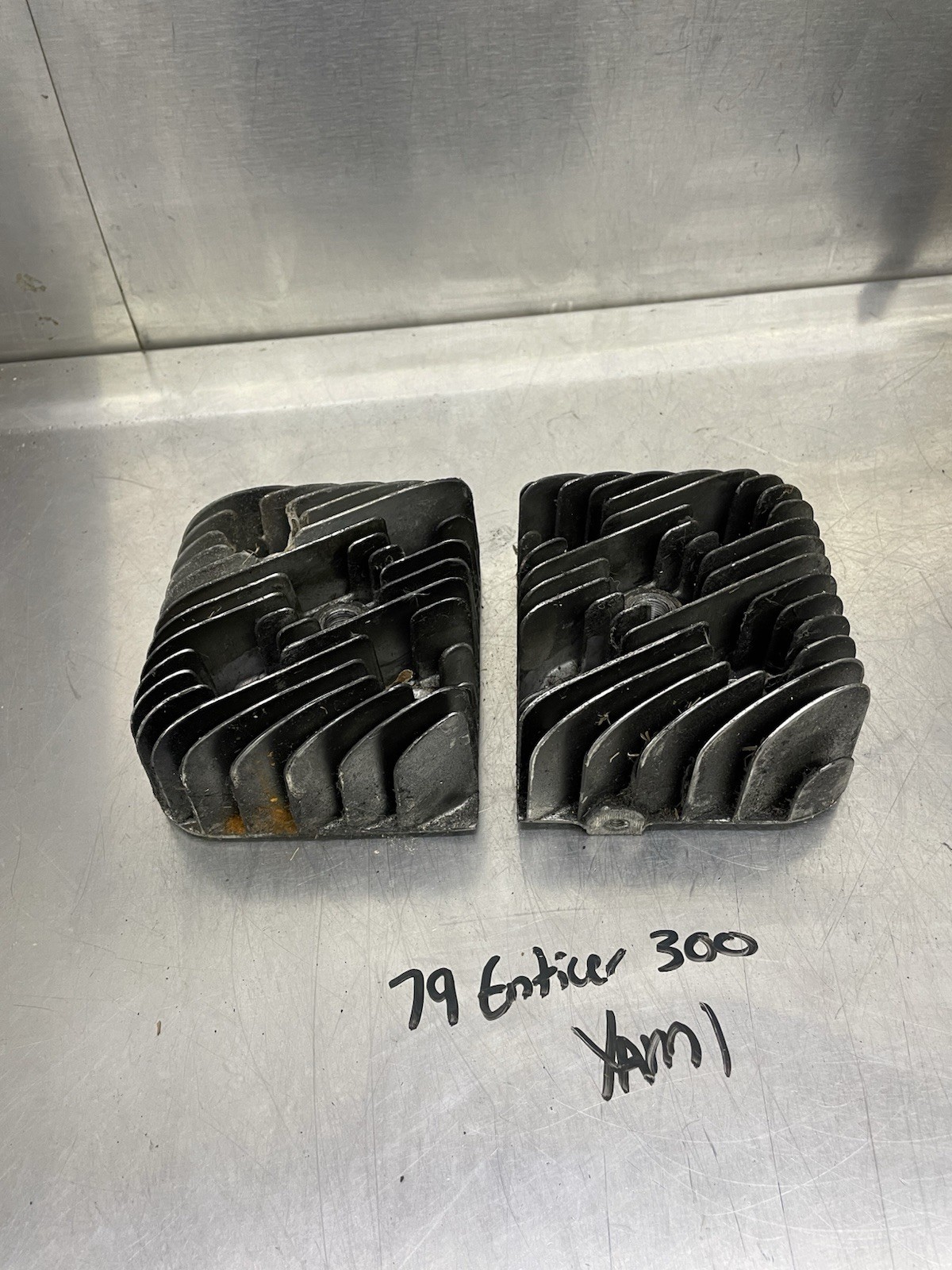 79-84 Yamaha Enticer 300 OEM Cylinder Head Cover Left+Right Set Pair Assembly