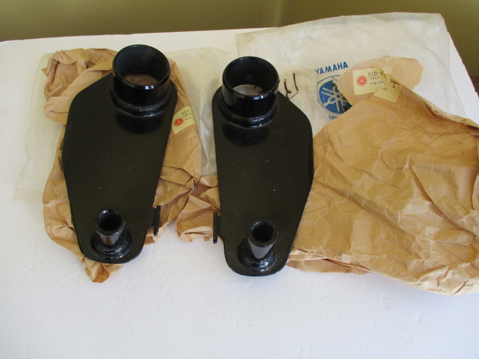 NOS 1970’S YAMAHA SNOWMOBILE  REAR AXLE PAIR PIVOT ARM  ST338-EW643-TW433-SW396