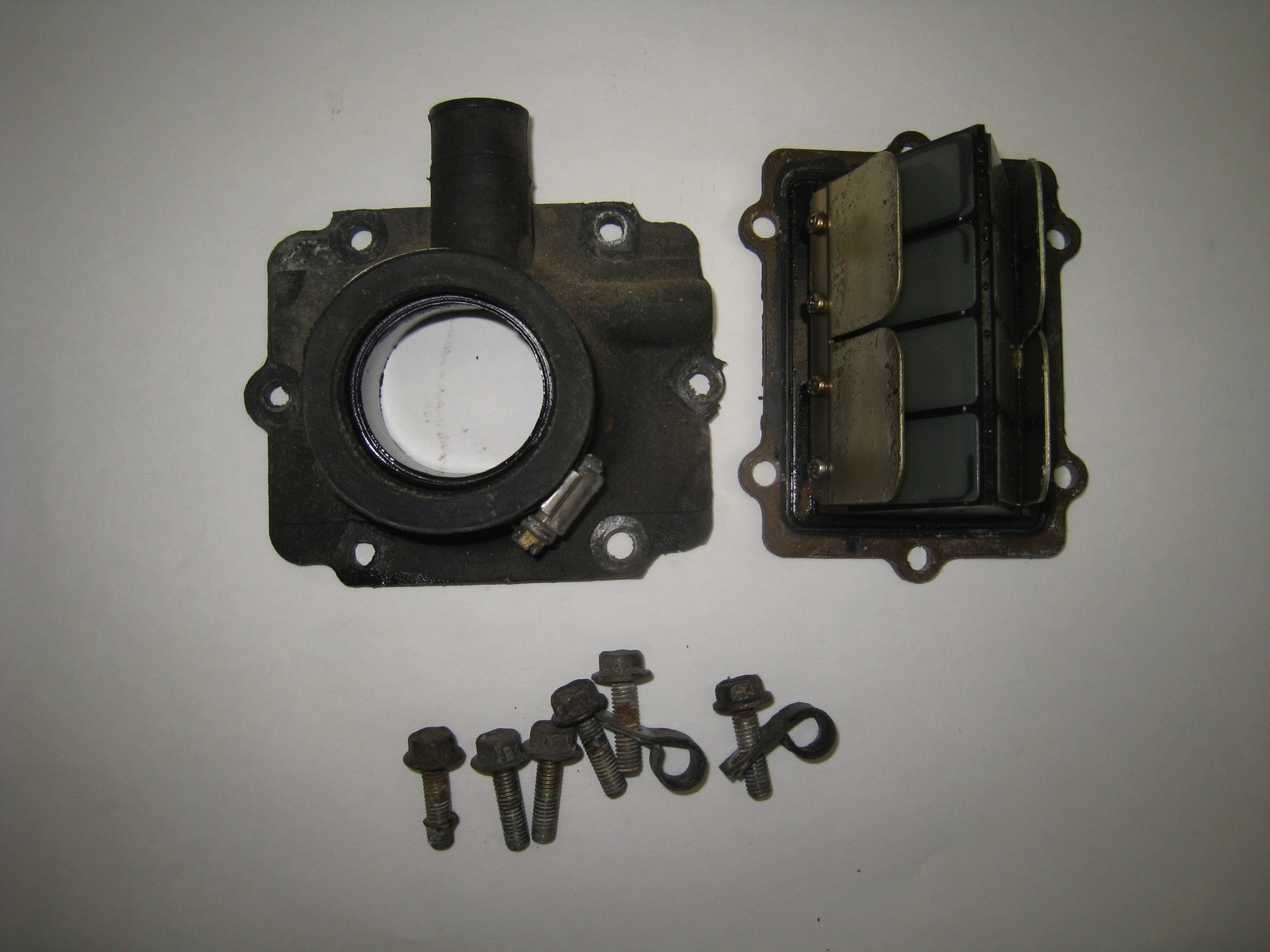 2000 POLARIS RMK800 REED VALVE INTAKE MANIFOLD