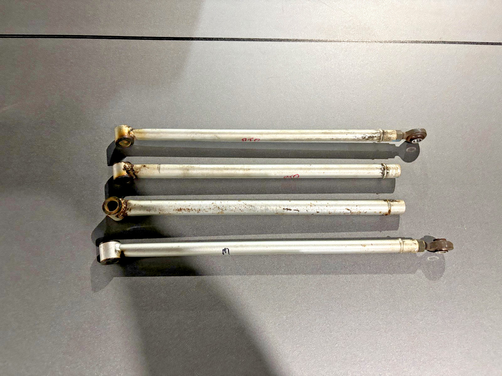 00 Yamaha Vmax  XTC SNOWMOBILE Control Rods Steering Front Suspension Arms 700