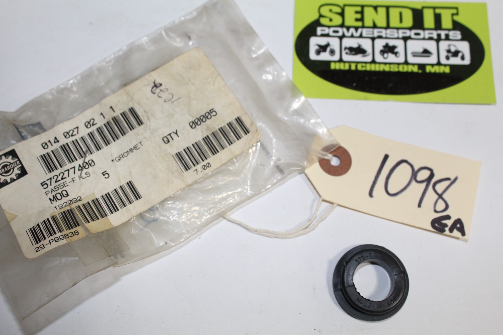SD5	Ski-Doo NOS	Grommet	572277400