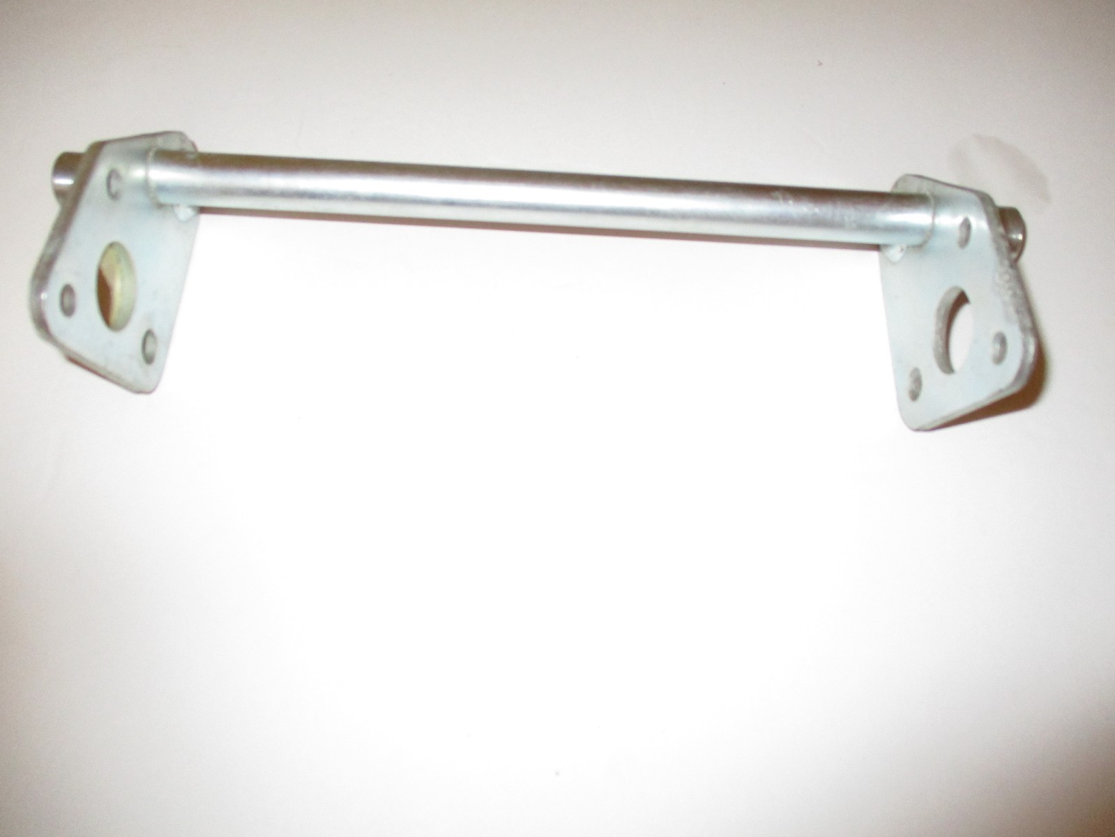 NOS 1974 YAMAHA SNOWMOBILE  REAR SUSPENSION BAR GP433F-PART 865-47451-00-00