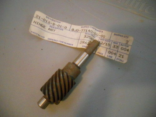 NOS Yamaha Snowmobile SRX440 SRX 440 1979-1980 OEM Hinge Assembly 8J0-77140-00