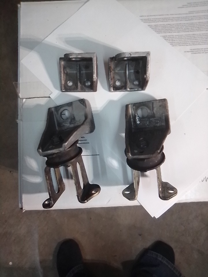 Yamaha Vmax 500 8CU Engine Motor Mounts OEM Snowmobile 2-Stroke Used